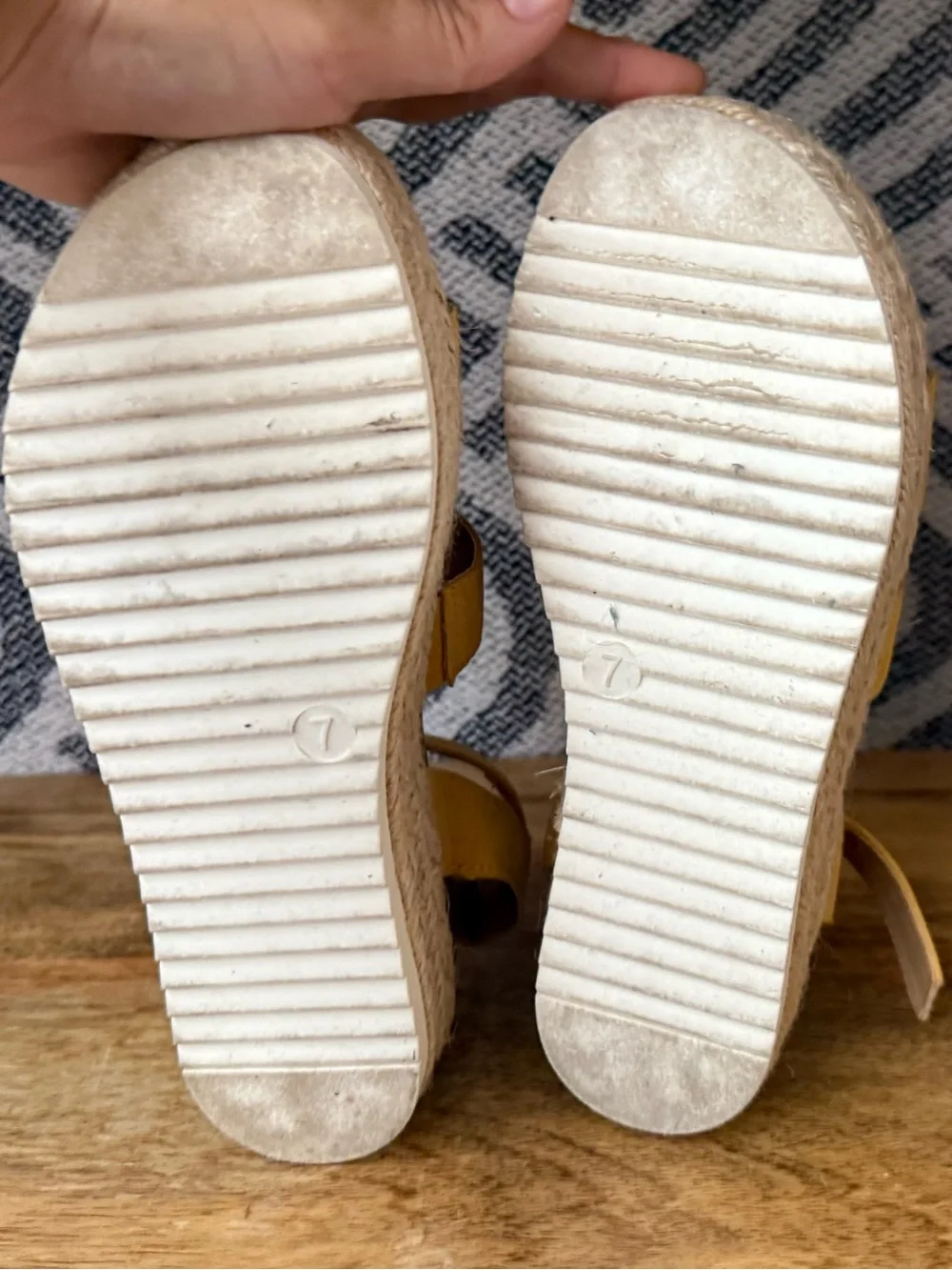 Platform Sandals / 7